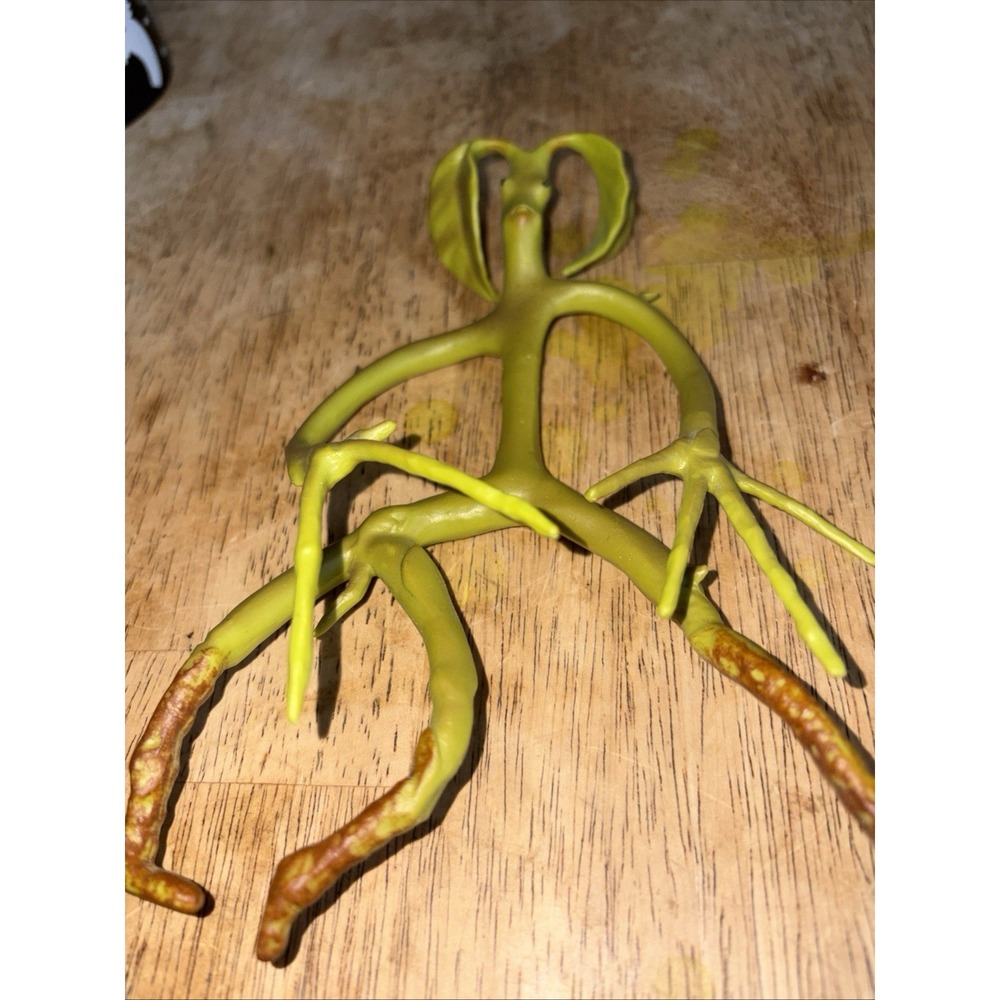 The Noble Collection Bendable Bowtruckle Pickett Fantastic Beasts Harry Potter